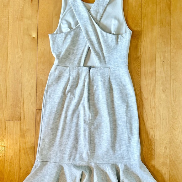 Cute little dress. Wear to work or to run errands. - Picture 2 of 2